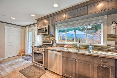 a kitchen with stainless steel appliances and a window at Near I-405 and 1 Mi to Dtwn! Kirkland Family Home in Kirkland
