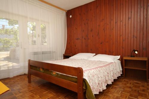 Apartments with parking space Pula - 7647