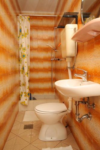 Apartments with parking space Pula - 7647