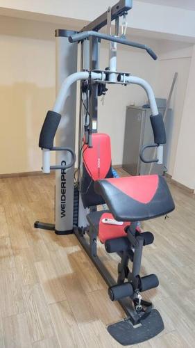a gym with a red chair in a room at habitacion, tipo hotel 4 personas aire acond, independiente, nuevo TV smart 60 pulgadas D9 in Ciudad Valles