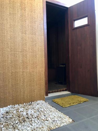 Gambar di galeri bagi Apto para CASAL com bela VISTA, cama KING, COZINHA COMPLETA, VARANDA, PISCINA, SAUNA, PORTARIA 24h e GARAGEM di Guaratinguetá