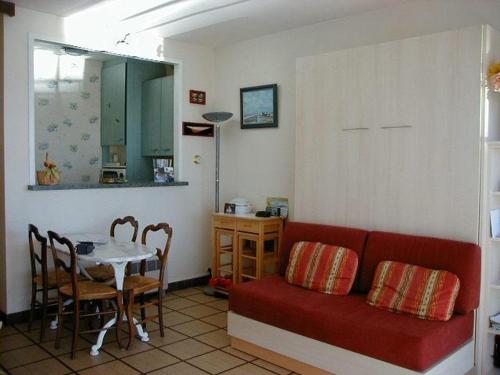 Studio Face Plage aux Sables d'Olonne avec Balcon, Ascenseur et Proximité Centre-Ville - FR-1-331-46