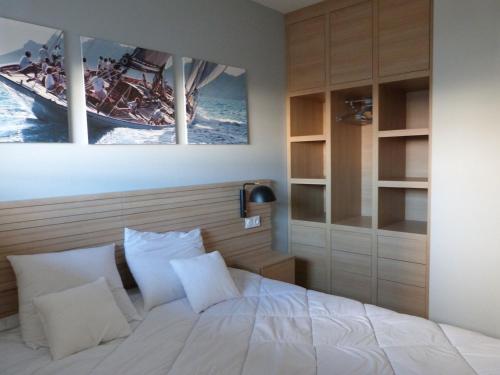 Katil atau katil-katil dalam bilik di Appartement 1 chambre mer, plage, piscine, parking, clim, animaux admis - FR-1-194-216