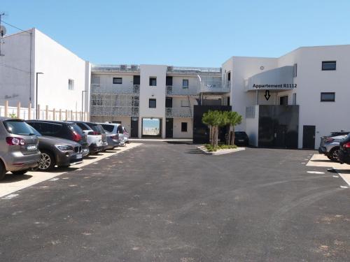 Appartement PMR avec balcon, 2 chambres, accès direct plage, piscine, parking sécurisé - La Tranche-sur-Mer - FR-1-194-220