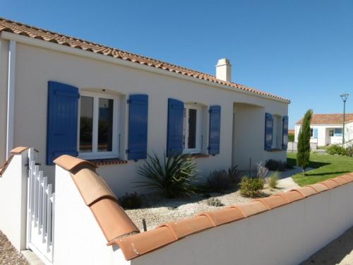 Maison Familiale à Longeville-sur-Mer, Proche Plage et Commerces, Terrasse et Jardin Clôturé - FR-1-336-78
