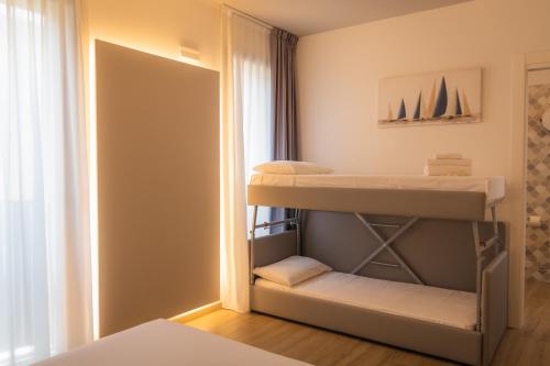 a small room with bunk beds in it at La Casa Di Filò Boutique in Roseto degli Abruzzi