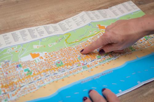 a person pointing to a map on a map at La Casa Di Filò Boutique in Roseto degli Abruzzi