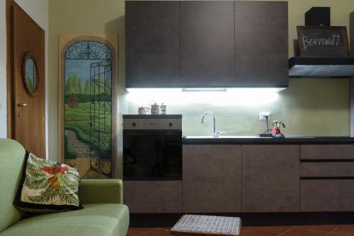 a kitchen with a sink and a couch in a room at Appartamento Fanciullacci in Montelupo Fiorentino