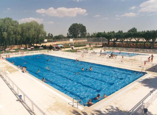 Bazén v ubytování Bungalows y Mobil Homes Camping Regio nebo v jeho okolí