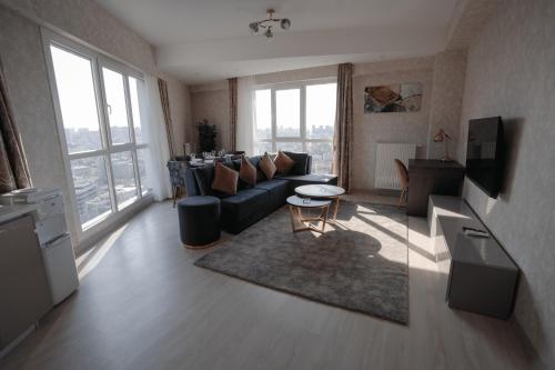 Posezení v ubytování Stylish 2-bedroom Apartment near Mall of Istanbul - Exp 215