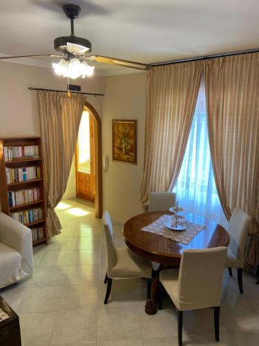 a dining room with a table and chairs and a window at Residenza Antico Borgo del Pozzo in Tramonti