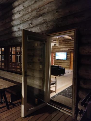 an open door in a log cabin with a living room at Villa Lilja in Muurame