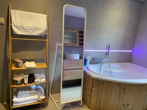 Bilik mandi di B&B Monroe