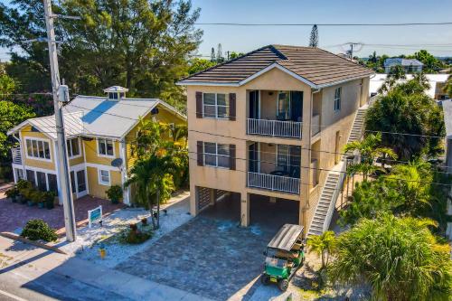 an overhead view of a house with a porch at Tropical Daze Upper in Bradenton Beach