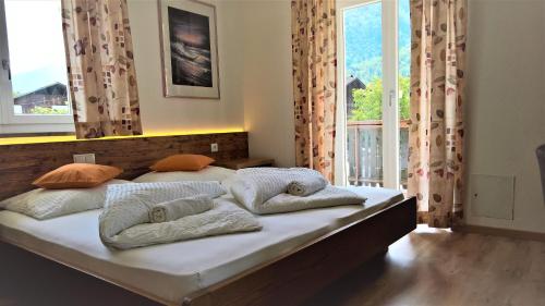 A bed or beds in a room at Hotel Krone
