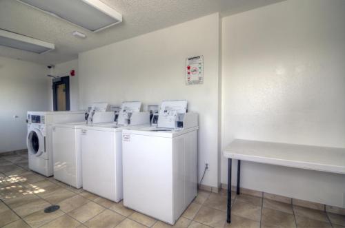 a laundry room with washing machines and a table at Motel 6-Orlando, FL - International Dr in Orlando
