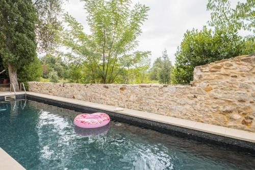 Kolam renang di atau dekat dengan Charming villa in the countryside with swimmingpool