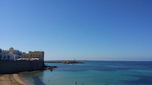 a view of a beach with buildings and the ocean at Corte Moline in Gallipoli