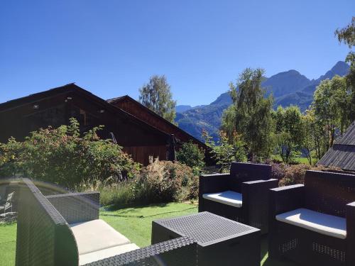 a group of chairs and tables in a yard at Chalet Hôtel Les Blancs in Pra-Loup
