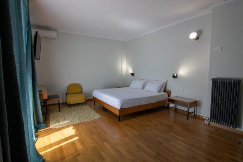 Cama o camas de una habitación en Theoxenia Hotel