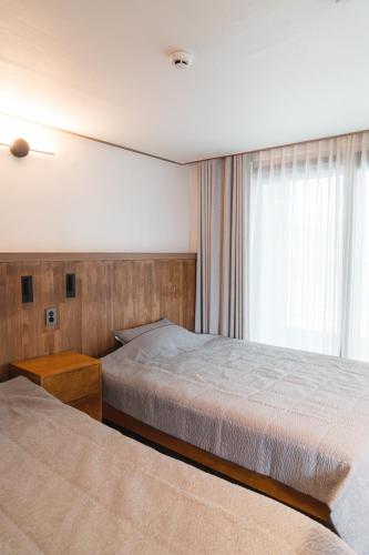 Postel nebo postele na pokoji v ubytování Luxe & Suite Room