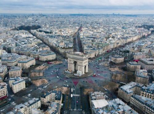 uma vista aérea de uma cidade com uma estátua em LIKEHOME - Grande maison conviviale pour groupe proche PARIS em Villiers-le-Bel