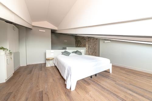 a bedroom with a white bed in a room at Mura 5&7 in Trieste
