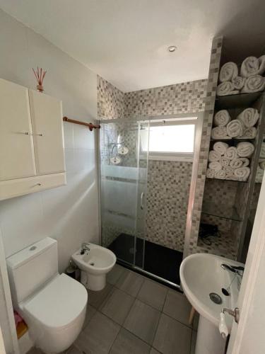 a bathroom with a toilet and a sink and a shower at Apartamento con Licencia en Sitges in Sitges