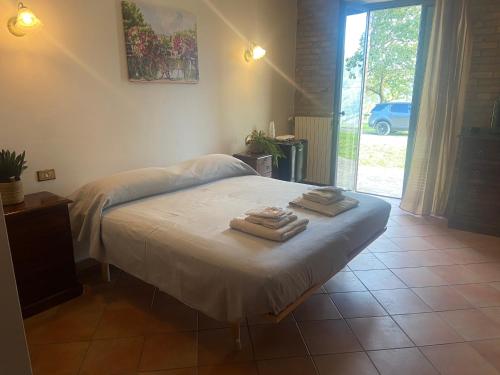 a bedroom with a bed with towels on it at Agriturismo cergallina in Vernasca