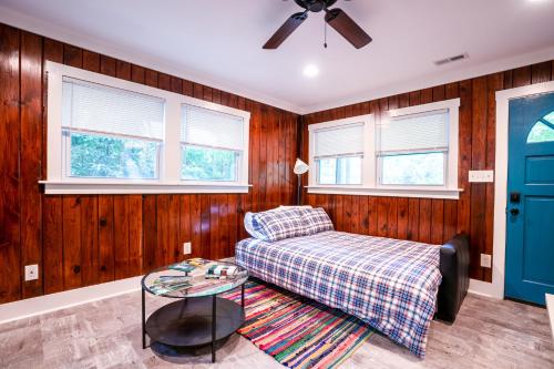 Φωτογραφία από το άλμπουμ του Foggy Bottom Cabins σε Pisgah Forest