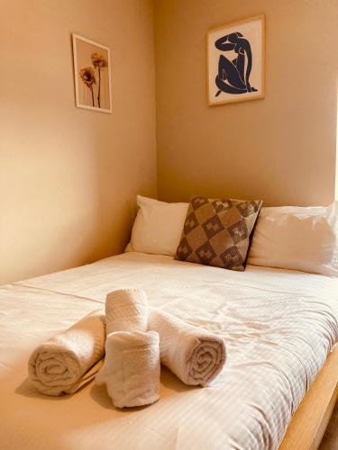 Postel nebo postele na pokoji v ubytování 'Bloomfield' at stayBOOM