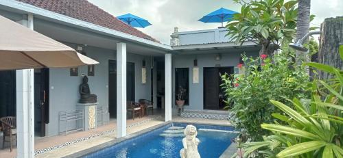 Бассейн в Khrisna Sunrise Homestay Tulamben или поблизости