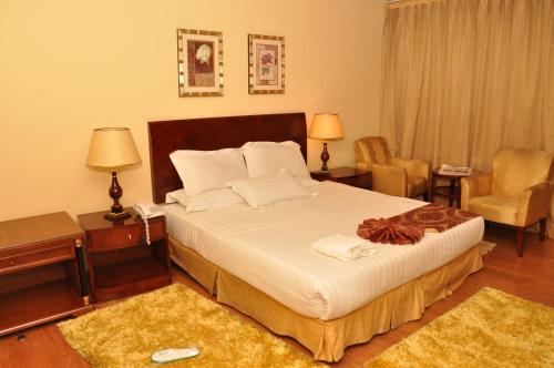 Postel nebo postele na pokoji v ubytování Churchill Addis Ababa Hotel