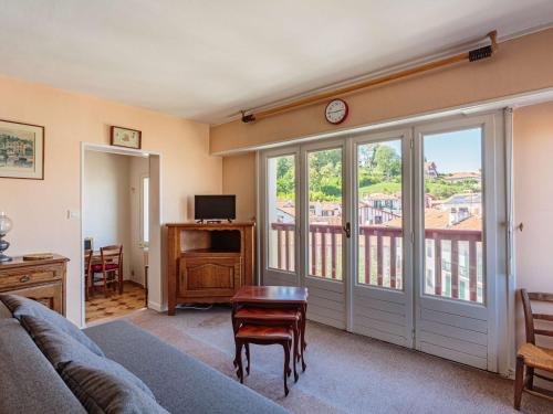 Photo de la galerie de l'établissement Centre historique de Ciboure, proche port, commerces et marché - FR-1-4-663, à Ciboure