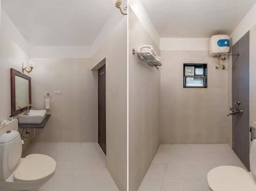 La salle de bains est pourvue de toilettes et d'un lavabo. dans l'établissement Kaner Bagh A Heritage Boutique Hotel, à Udaipur