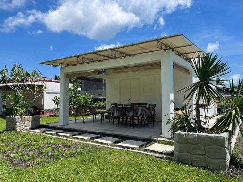 a pavilion with a table and chairs in a backyard at Viento de Mar in Gindi