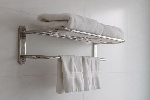a towel rack with towels on it in a bathroom at Emopea Moc Chau in Mộc Châu