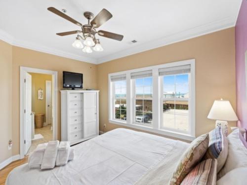 Ένα ή περισσότερα κρεβάτια σε δωμάτιο στο Two-Bedroom Townhouse
