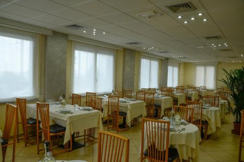 Hotel Lido Mazziniにあるレストランまたは飲食店