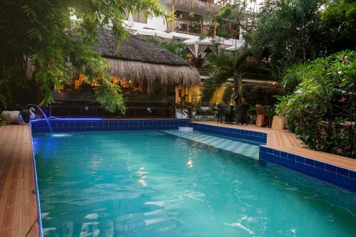 a swimming pool in the middle of a resort at GIARDINO ROMANTICO in Dumaguete