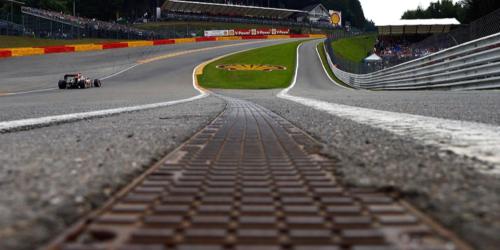 a race car driving down a race track at Mon petit cocon in Jalhay