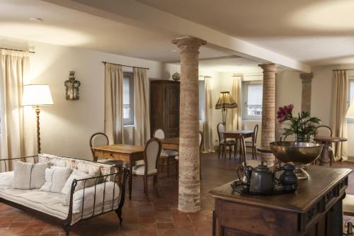 a living room with a couch and a table at Villino di Porporano in Parma