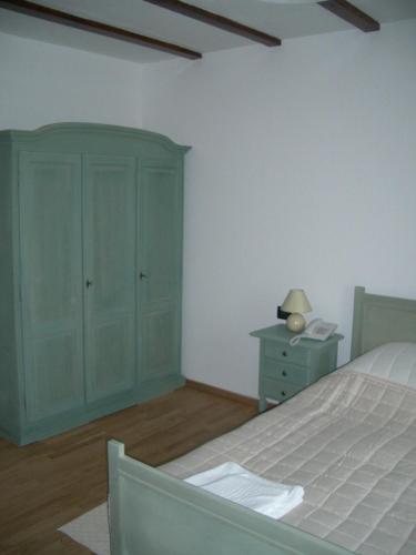 a bedroom with a bed and a dresser and a cabinet at Pensiunea Funivia in Săcele