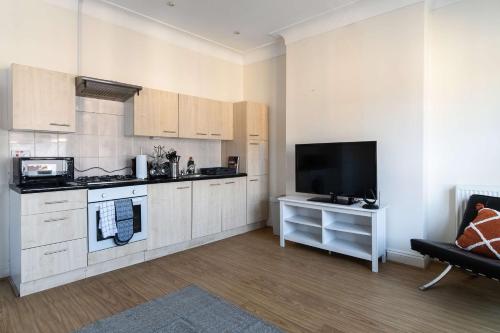 Una cocina o cocineta en Two Bedroom Apartment in Tooting