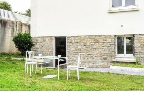 Zahrada ubytování 1 Bedroom Cozy Apartment In Pirou