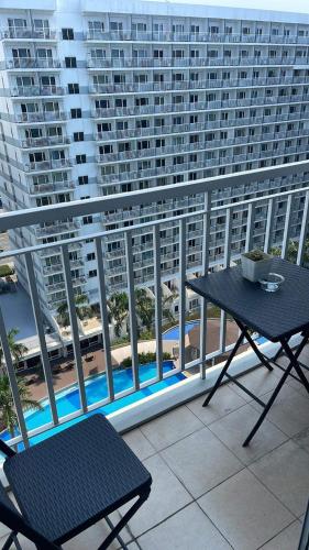 Bazén v ubytování MOA staycation Shell Residences Pasay city darpm nebo v jeho okolí
