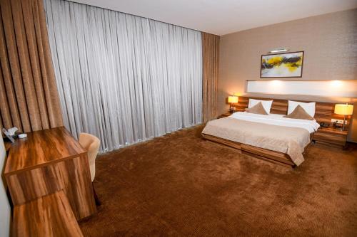 Ένα ή περισσότερα κρεβάτια σε δωμάτιο στο Avenue Hotel Baku by Smart