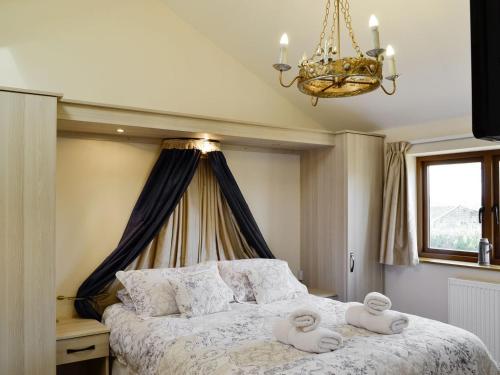 Posteľ alebo postele v izbe v ubytovaní King Offa Lodge - Uk10261