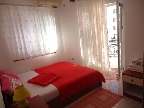 Säng eller sängar i ett rum på Apartments Villa Mićunović