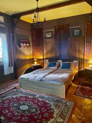 a bedroom with a large bed in a room at Szinyei Merse-Kastély in Sátoraljaújhely